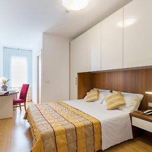 Standard Zimmer mit Kingsize-Bett